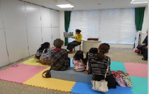 読み聞かせの画像
